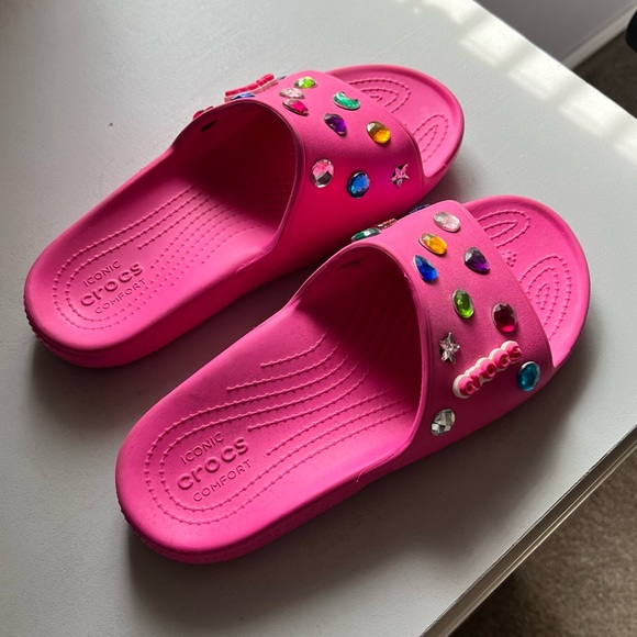 pink crocs with removable charms - Picture 3 of 3